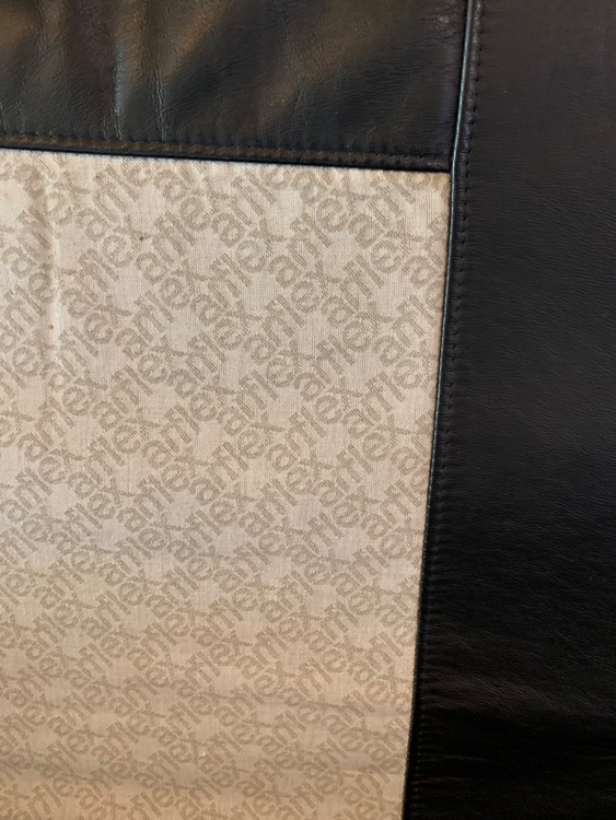 レザーソファー（家具・寝具）の商品画像 - 査定依頼日：2026年4月22日 - 最高査定価格：11,000円