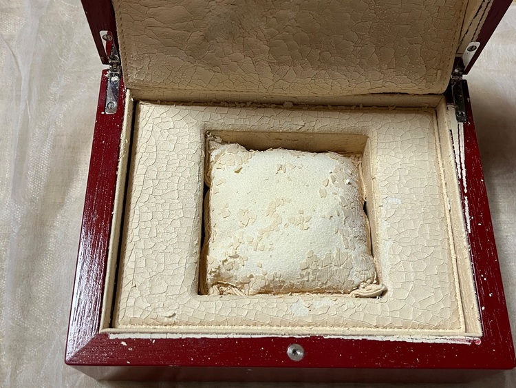 ジラール・ペルゴ GIRARD-PERREGAUX 9015 フェラーリ スプリ（高級時計）の商品画像 - 査定依頼日：2025年8月2日 - 最高査定価格：1,200,000円