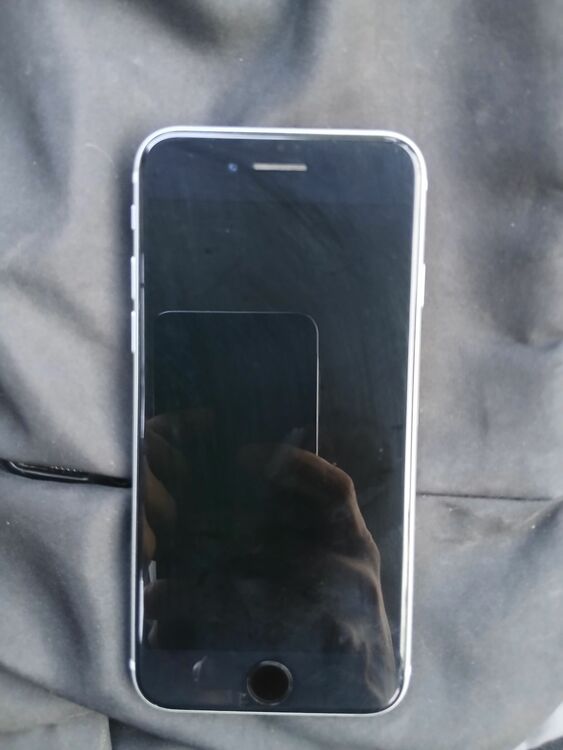 iPhoneSE第2世代 64GB（スマホ）の商品画像 - 査定依頼日：2025年10月1日 - 最高査定価格：10,000円