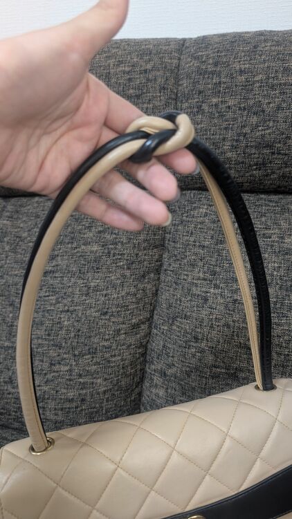 ハンドバッグ　マトラッセ　ゴールド金具　ベージュ　ブラック（ブランドバッグ）の商品画像 - 査定依頼日：2025年10月13日 - 最高査定価格：150,000円