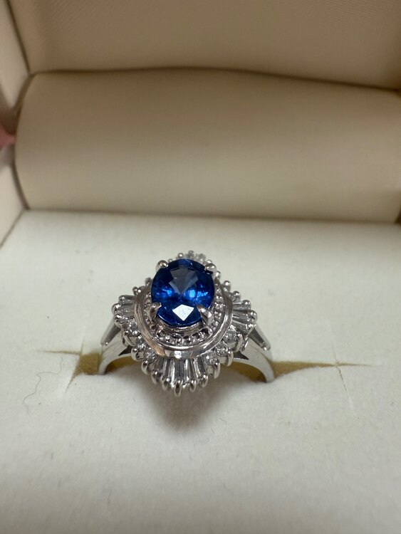 ブルーサファイアリング　pt900（宝石）の商品画像 - 査定依頼日：2025年4月1日 - 最高査定価格：100,000円