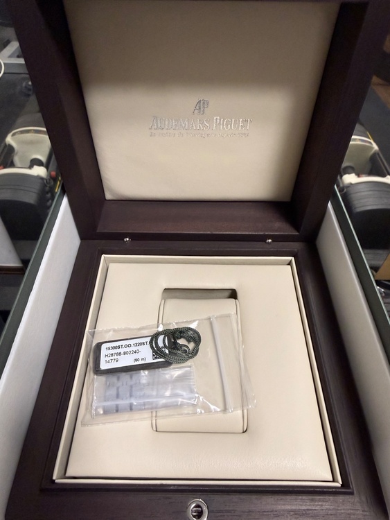 オーデマピゲ ロイヤルオーク 1530（高級時計）の商品画像 - 査定依頼日：2026年4月27日 - 最高査定価格：6,500,000円