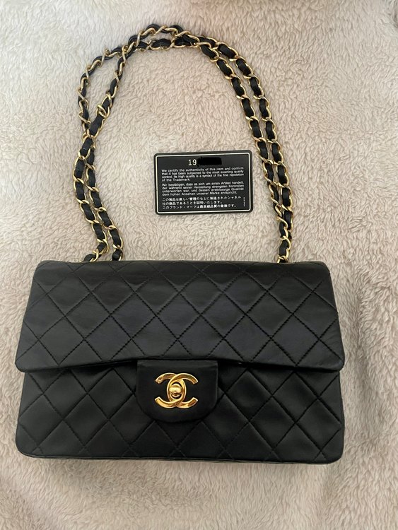 ダブルチェーンダブルフラップ（ブランドバッグ）の商品画像 - 査定依頼日：2022年9月20日 - 最高査定価格：400,000円