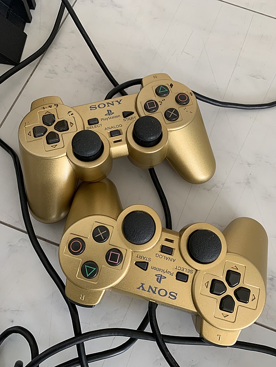 プレイステーション2本体 Zガンダム百式ゴールドパック（ゲーム機本体・ゲームソフト）の商品画像 - 査定依頼日：2019年12月29日 - 最高査定価格：4,200円