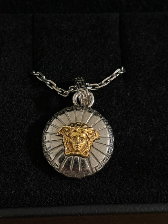 ヴェルサーチ（金・貴金属）の商品画像 - 査定依頼日：2024年3月19日 - 最高査定価格：18,000円