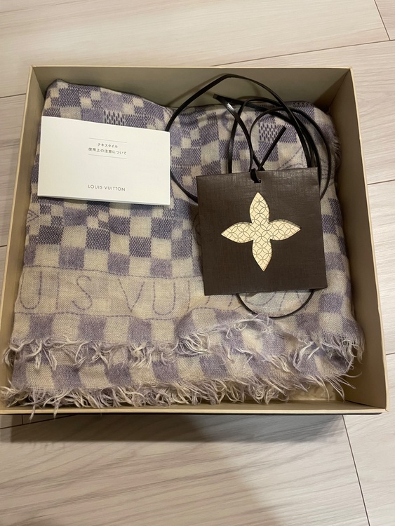 大判ストール（古着・ファッション）の商品画像 - 査定依頼日：2026年4月9日 - 最高査定価格：30,000円