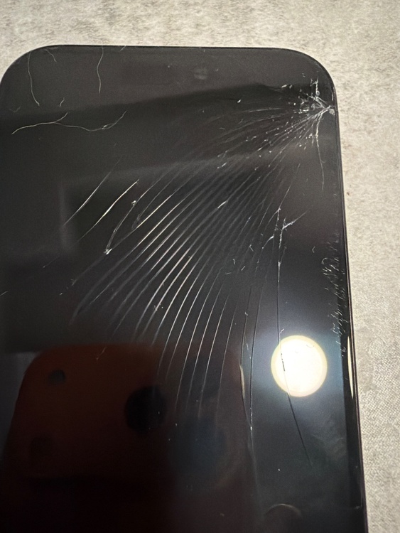 iPhone iPhone 15 Pro 128GB au（スマホ）の商品画像 - 査定依頼日：2026年9月26日 - 最高査定価格：51,000円