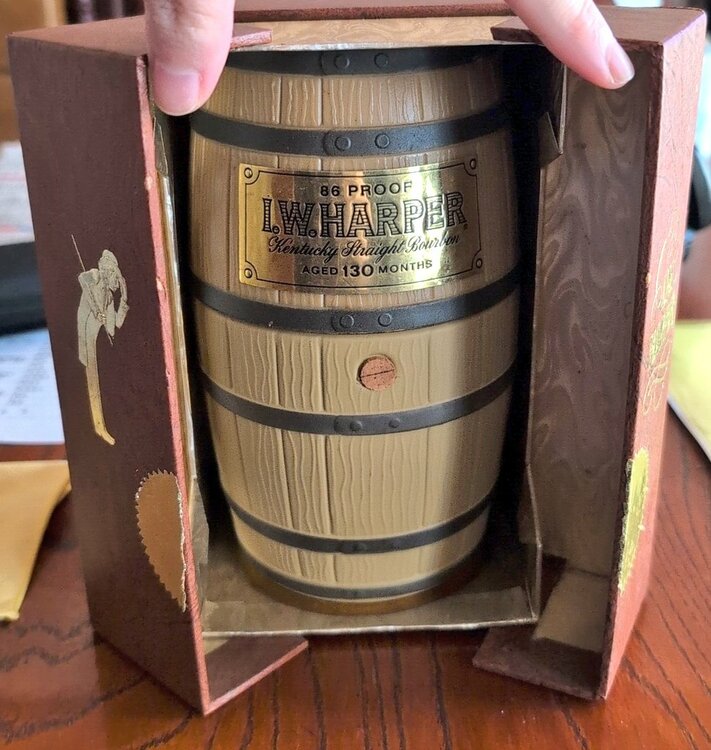 ウイスキー ＩＷハーパー （お酒）の商品画像 - 査定依頼日：2026年3月5日 - 最高査定価格：13,000円