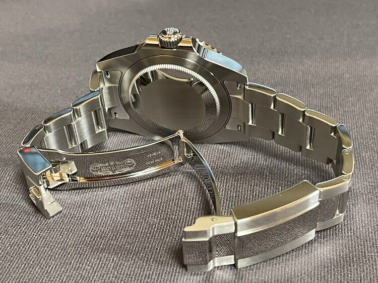 ロレックス GMTマスター （高級時計）の商品画像 - 査定依頼日：2025年4月29日 - 最高査定価格：2,390,000円