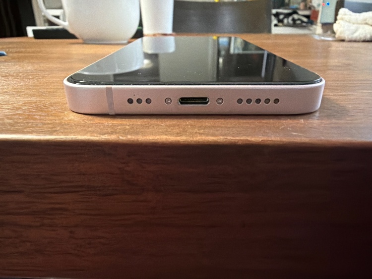 iPhone iPhone 13 128GB SIMフリー（スマホ）の商品画像 - 査定依頼日：2026年6月20日 - 最高査定価格：36,500円