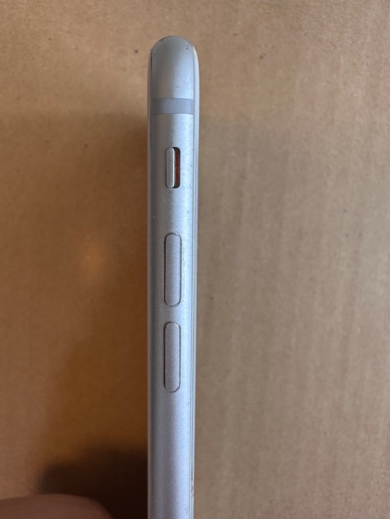 MQ792J/A iPhone8,White,64GB（スマホ）の商品画像 - 査定依頼日：2025年11月3日 - 最高査定価格：6,000円