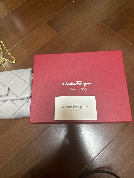 フェラガモ  （ブランドバッグ）の商品画像 - 査定依頼日：2025年5月9日 - 最高査定価格：25,000円