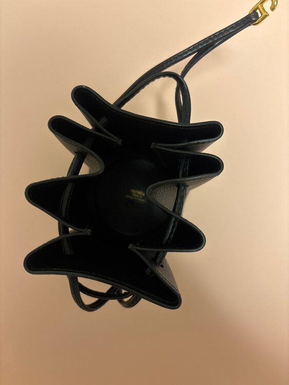 小物入れ（ブランド財布・小物）の商品画像 - 査定依頼日：2025年1月16日 - 最高査定価格：12,000円