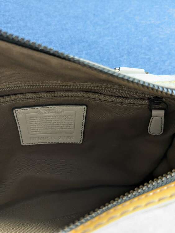 2186（ブランドバッグ）の商品画像 - 査定依頼日：2025年2月13日 - 最高査定価格：2,500円