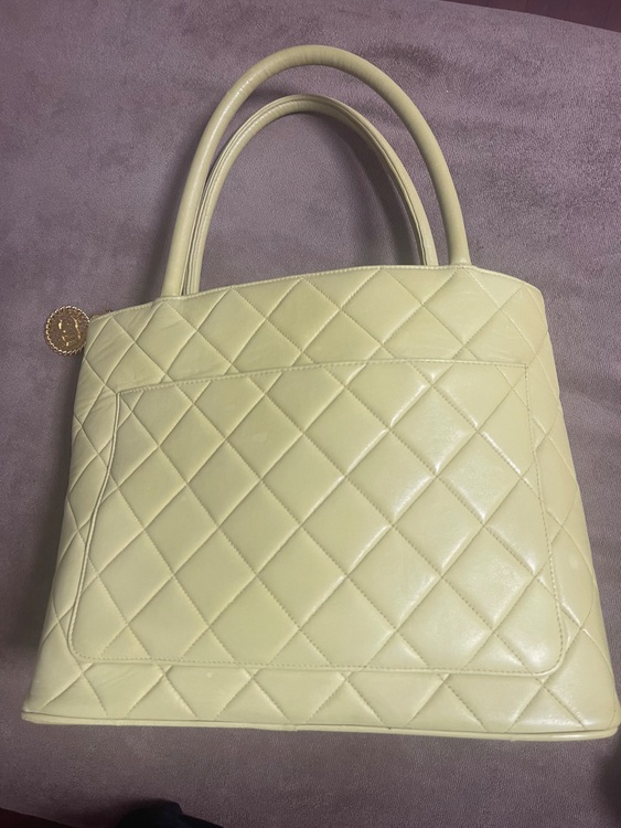 CHANEL復刻トートイエロー（ブランドバッグ）の商品画像 - 査定依頼日：2025年10月10日 - 最高査定価格：75,000円