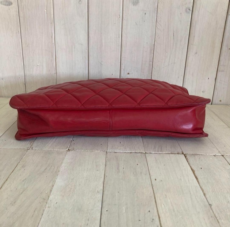 マトラッセチェーンショルダーレッド（ブランドバッグ）の商品画像 - 査定依頼日：2025年7月27日 - 最高査定価格：80,000円