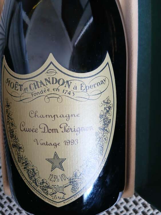 シャンパン ドン・ペリニヨン （お酒）の商品画像 - 査定依頼日：2025年4月8日 - 最高査定価格：21,000円