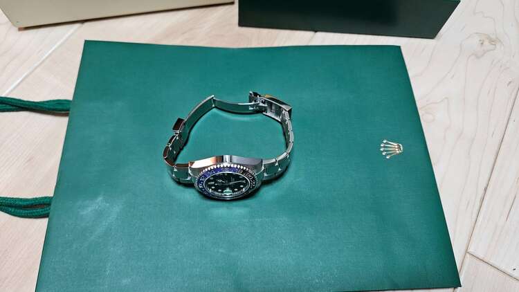 ロレックス GMTマスター 126710BLNR（高級時計）の商品画像 - 査定依頼日：2025年3月1日 - 最高査定価格：2,360,000円