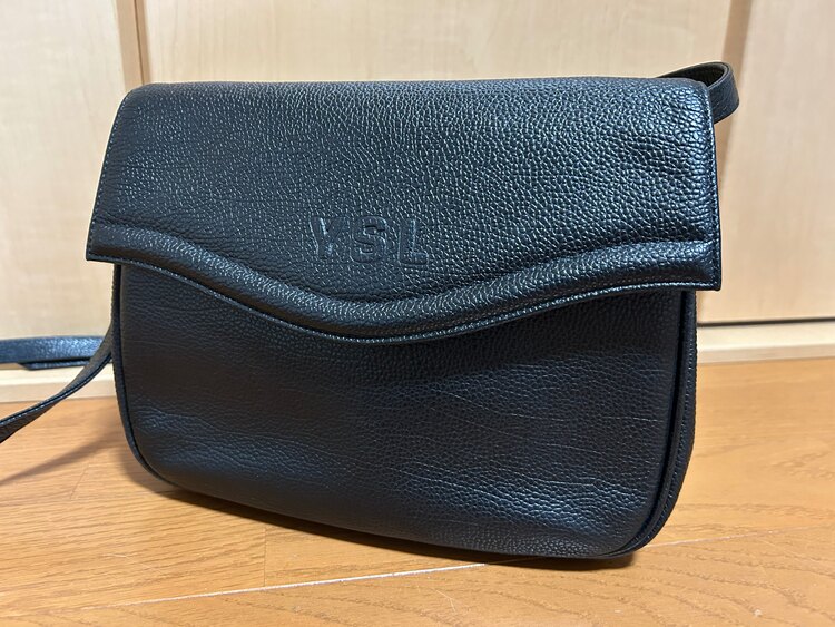 イブサンローラン  （ブランドバッグ）の商品画像 - 査定依頼日：2025年3月6日 - 最高査定価格：25,000円