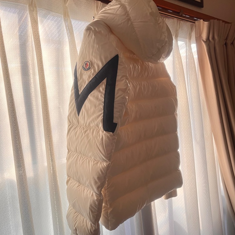 モンクレールダウン（古着・ファッション）の商品画像 - 査定依頼日：2025年12月26日 - 最高査定価格：77,000円