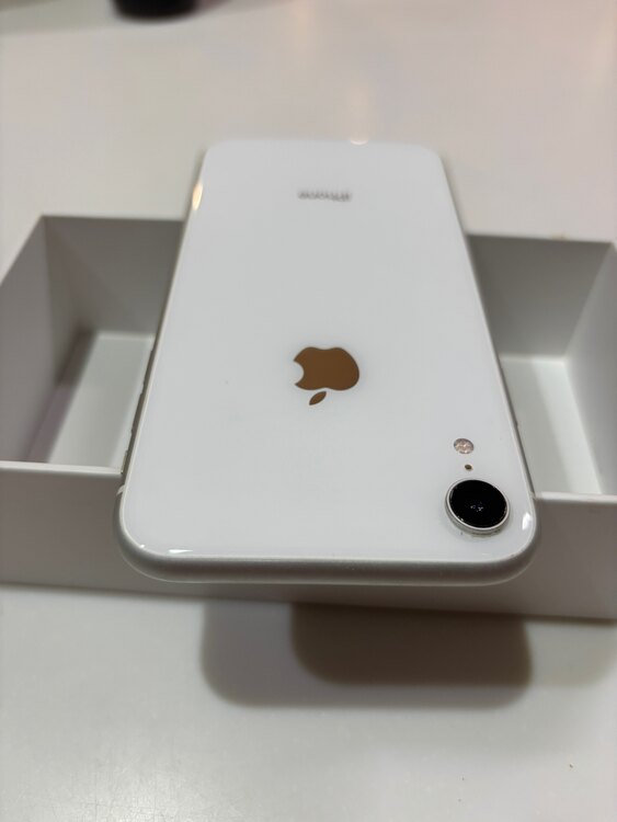 iphone xr 64g（スマホ）の商品画像 - 査定依頼日：2025年2月5日 - 最高査定価格：12,000円