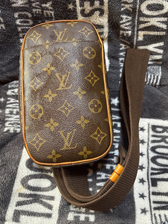 ポシェットガンジュ（ブランドバッグ）の商品画像 - 査定依頼日：2025年12月16日 - 最高査定価格：90,000円