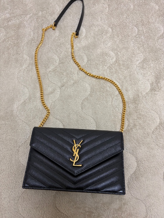 エンヴェロップ チェーンウォレット クラッチ（ブランドバッグ）の商品画像 - 査定依頼日：2026年2月1日 - 最高査定価格：130,000円