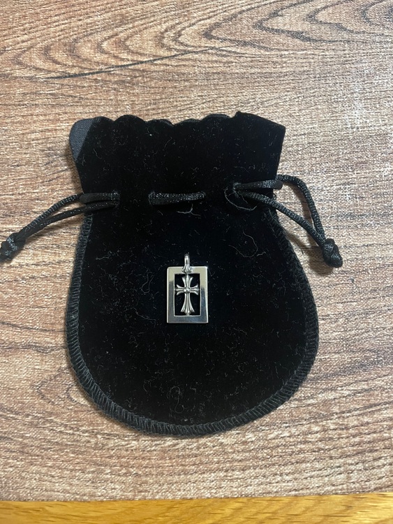 フレームCHクロスベビーファットチャーム（古着・ファッション）の商品画像 - 査定依頼日：2025年11月20日 - 最高査定価格：800円