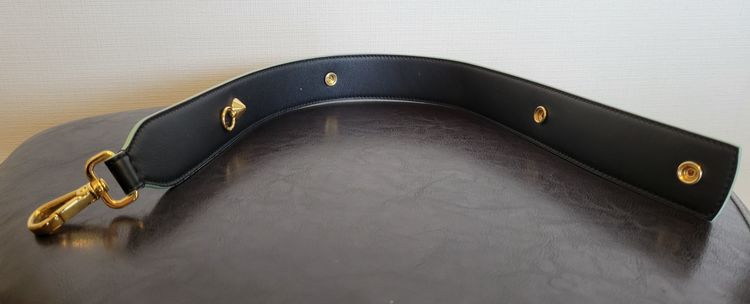 FENDI　ストラップユー　ネイビー（ブランド財布・小物）の商品画像 - 査定依頼日：2022年6月24日 - 最高査定価格：7,000円