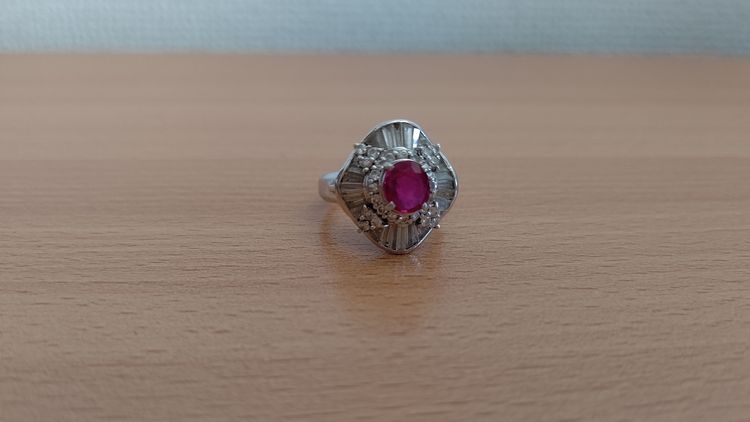 ルビーリング pt900（宝石）の商品画像 - 査定依頼日：2022年7月29日 - 最高査定価格：30,000円