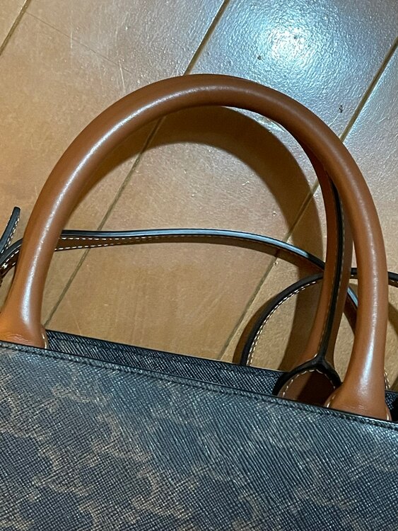 バーティカルカバ スモール（ブランドバッグ）の商品画像 - 査定依頼日：2024年12月28日 - 最高査定価格：90,000円