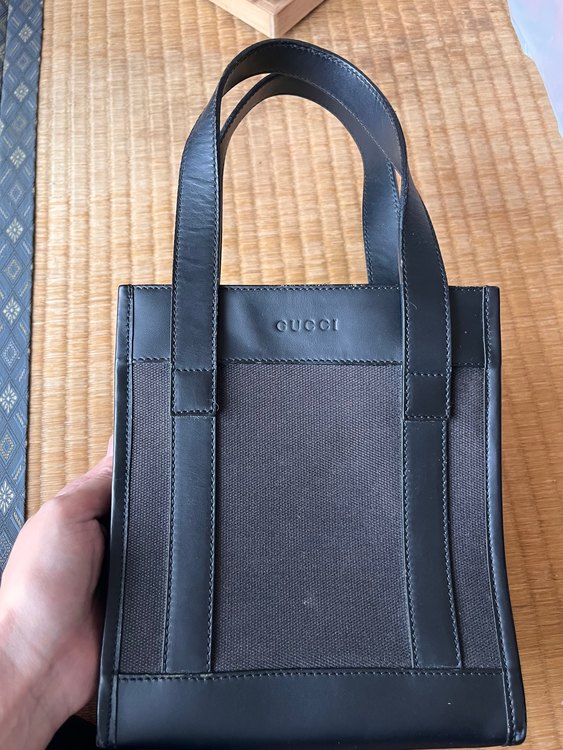 GUCCI ミニハンドバッグ エンボスロゴキャンバス（ブランドバッグ）の商品画像 - 査定依頼日：2023年8月28日 - 最高査定価格：10,000円