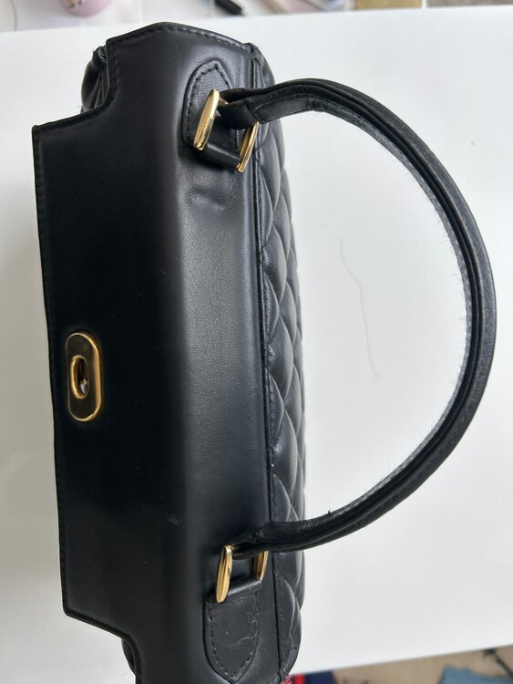 ジバンシィ  （ブランドバッグ）の商品画像 - 査定依頼日：2025年5月28日 - 最高査定価格：7,000円