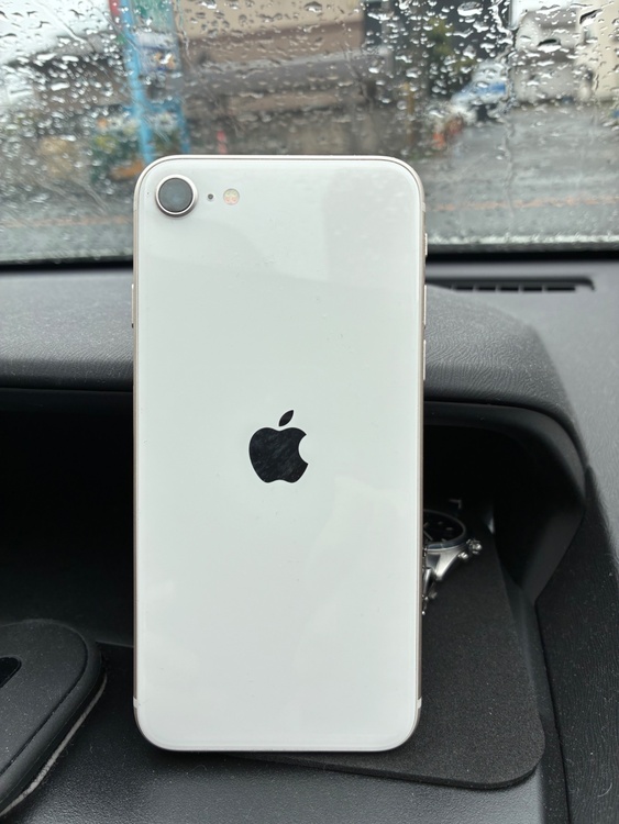 iPhone SE (第 2 世代) 256GB docomo（スマホ）の商品画像 - 査定依頼日：2026年3月26日 - 最高査定価格：18,000円