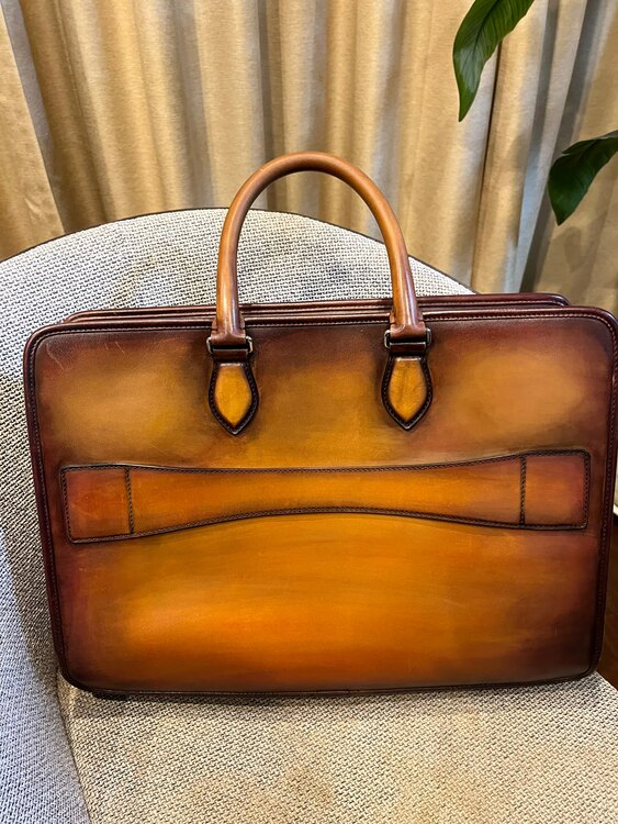 ベルルッティ　バッグ（ブランドバッグ）の商品画像 - 査定依頼日：2025年1月7日 - 最高査定価格：180,000円