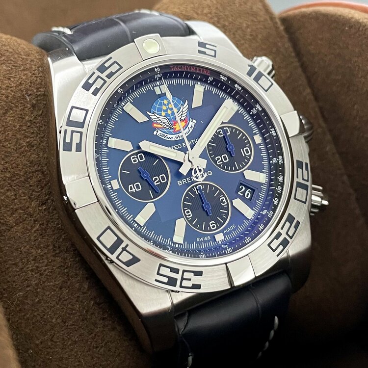 クロノマット44　ブルーインパルス　400本限定（高級時計）の商品画像 - 査定依頼日：2026年10月5日 - 最高査定価格：450,000円