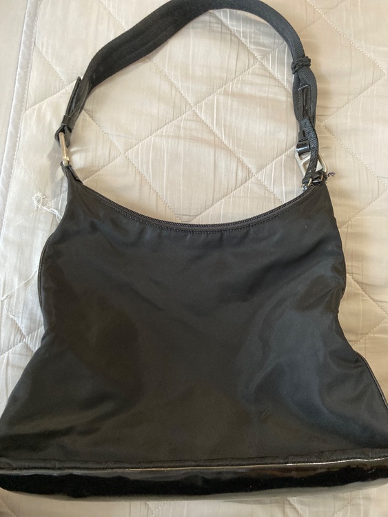 ワンショルダー（ブランドバッグ）の商品画像 - 査定依頼日：2025年6月17日 - 最高査定価格：5,000円