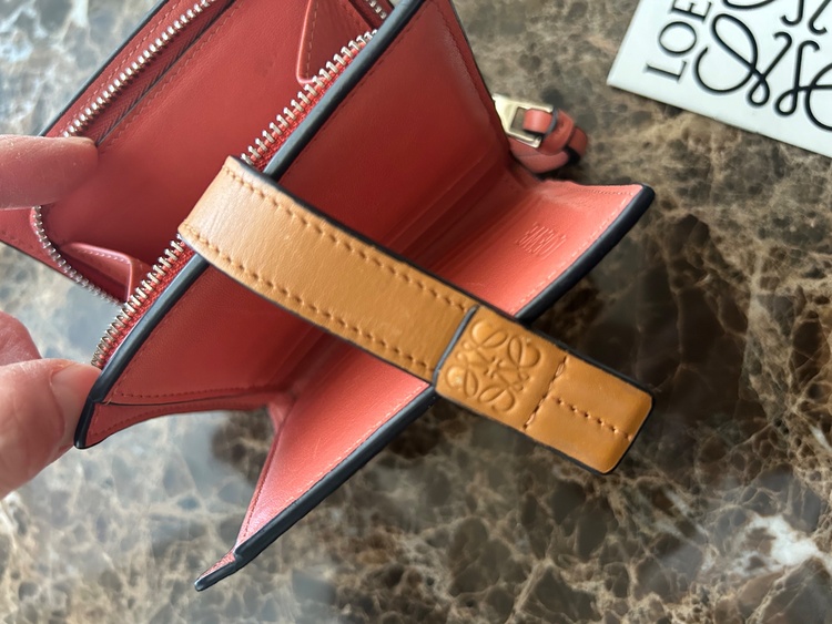 トライフォールドウォレット　グレー／ピンク（ブランド財布・小物）の商品画像 - 査定依頼日：2025年12月17日 - 最高査定価格：12,000円