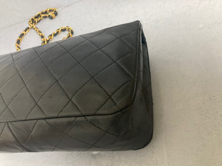 マトラッセ　ターンロック　フルフラップ（ブランドバッグ）の商品画像 - 査定依頼日：2025年5月10日 - 最高査定価格：300,000円