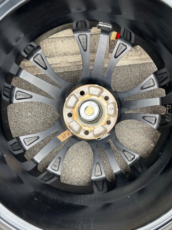 タイヤホイール（カー用品）の商品画像 - 査定依頼日：2025年4月2日 - 最高査定価格：500円