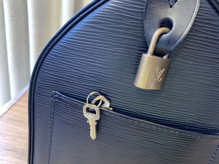 ルイヴィトン　エピ柄（ブランドバッグ）の商品画像 - 査定依頼日：2022年1月9日 - 最高査定価格：35,000円