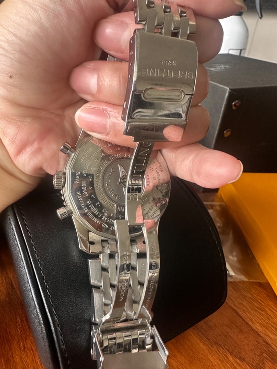 ブライトリング ナビタイマー （高級時計）の商品画像 - 査定依頼日：2025年9月10日 - 最高査定価格：550,000円