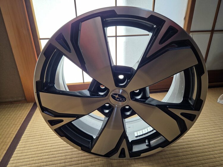 スバルフォレスター　形式5AA-SKE　純正ホイール4本セット（カー用品）の商品画像 - 査定依頼日：2026年3月4日 - 最高査定価格：15,000円