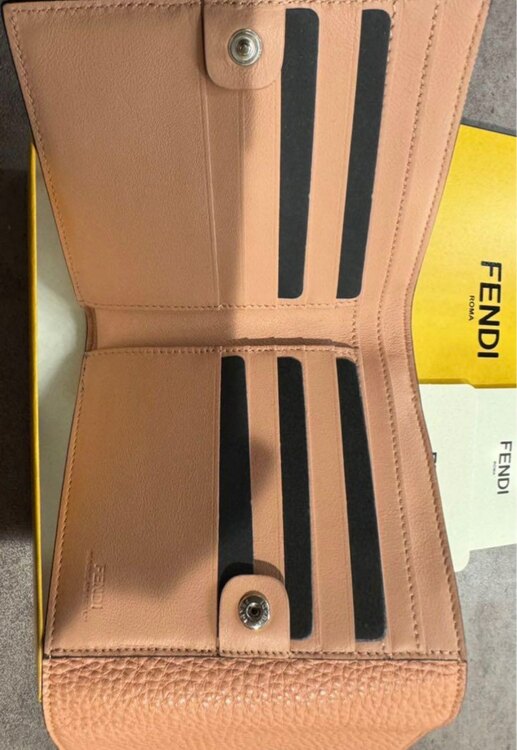 フェンディ  （ブランドバッグ）の商品画像 - 査定依頼日：2025年5月22日 - 最高査定価格：30,000円