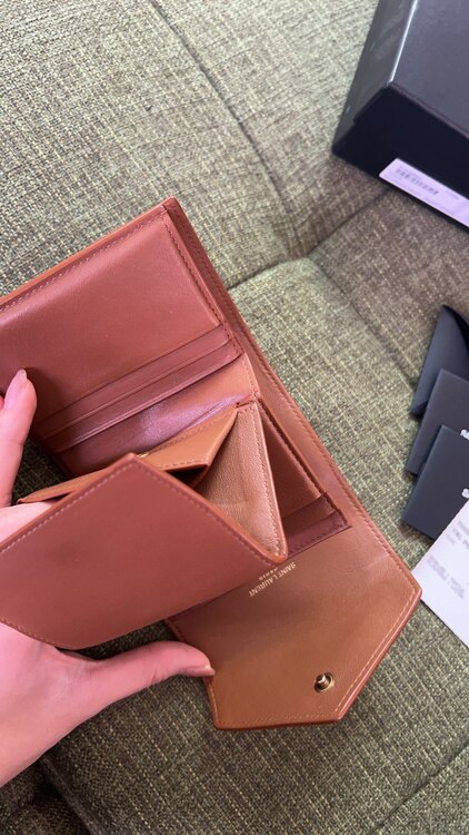 イブサンローラン  （ブランドバッグ）の商品画像 - 査定依頼日：2025年3月19日 - 最高査定価格：20,000円