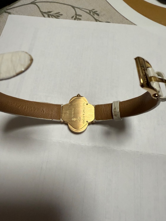 その他 ヴァン クリーフ＆アーペル VCARD2200（高級時計）の商品画像 - 査定依頼日：2025年10月7日 - 最高査定価格：750,000円