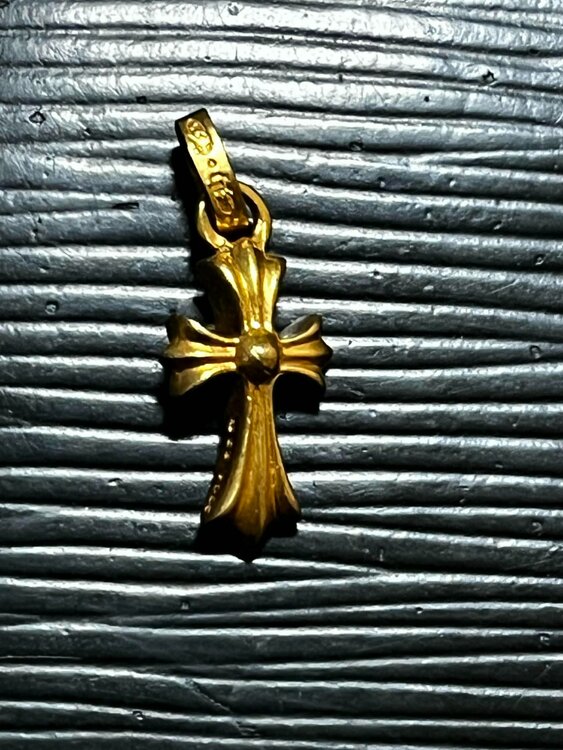 クロムハーツ ベイビーファット クロス 22k ゴールド チャーム（古着・ファッション）の商品画像 - 査定依頼日：2026年4月23日 - 最高査定価格：320,000円