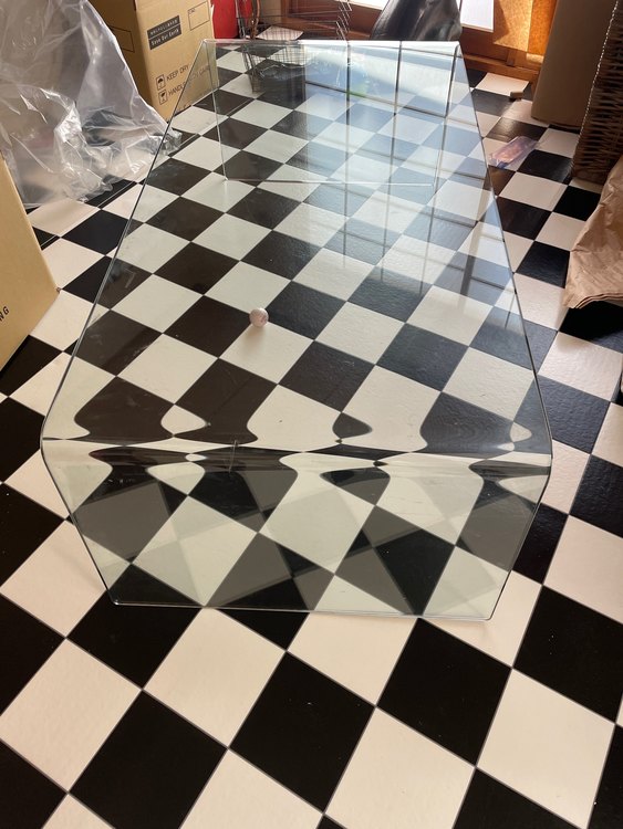 ガラステーブル（家具・寝具）の商品画像 - 査定依頼日：2023年2月25日