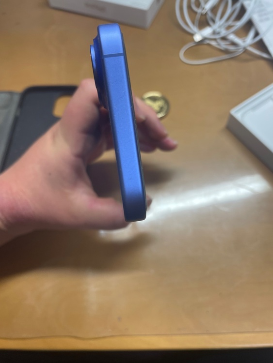 MYDU3J/A（スマホ）の商品画像 - 査定依頼日：2026年4月21日 - 最高査定価格：80,000円