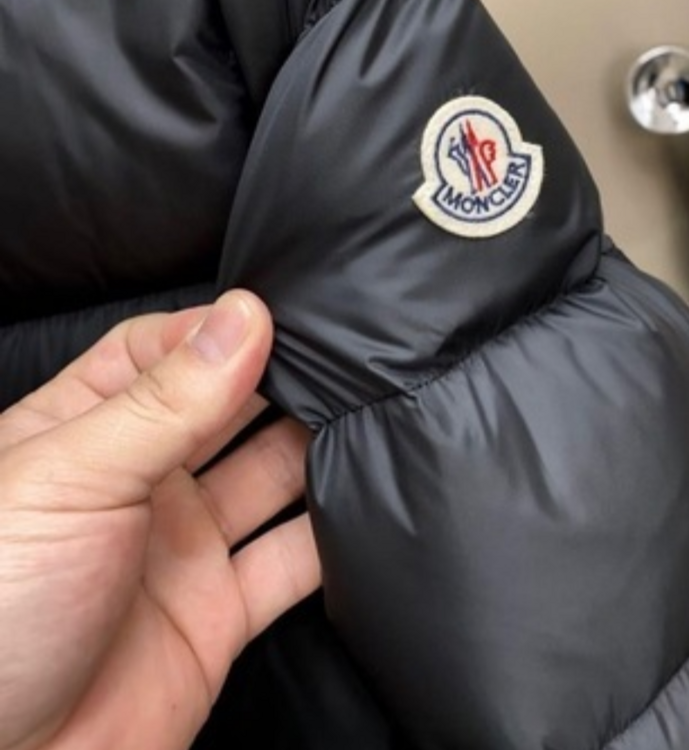 モンクレールのスイエン（SUYEN）ロングダウンジャケットです。﻿（古着・ファッション）の商品画像 - 査定依頼日：2026年1月8日 - 最高査定価格：65,000円